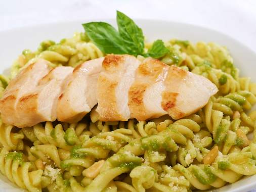 Green Bean and Grilled Chicken Pesto Fusilli 