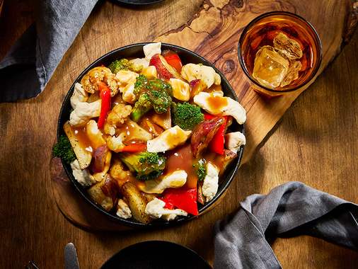 Poutine avec légumes à rôtir style campagnard