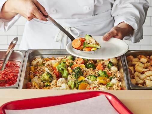 Légumes Montego avec garniture croustillante à l'ail et au citron
