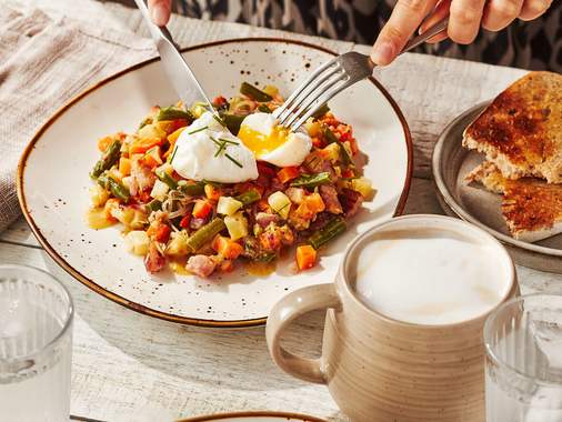 Salade tiède de macédoine d'antan et oeuf poché