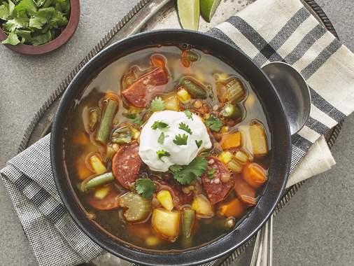 Soupe aux légumes, lentilles et chorizo